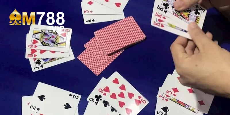 Kinh Nghiệm Chơi Bài Liêng Lớn Nhất Và Hiệu Quả 2 Tìm hiểu bài liêng là gì?